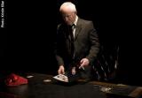 Dans "Blood Shot", de Dietrich Johnston, Lance Henriksen interprète le chef de la Division Vampire de la CIA.