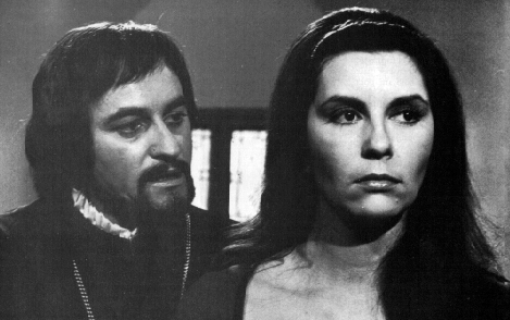 "Inquisition" (1976), le premier film réalisé par Paul Naschy/Jacinto Molina, ici aux côtés de Daniela Giordano