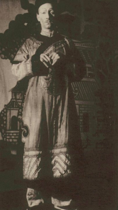 Peter Cushing en Chinois - pour une pièce de théâtre