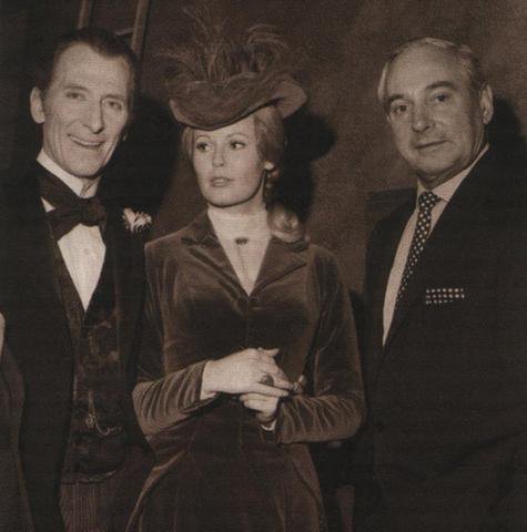 Peter Cushing, Veronica Carlson et Sir James Carreras