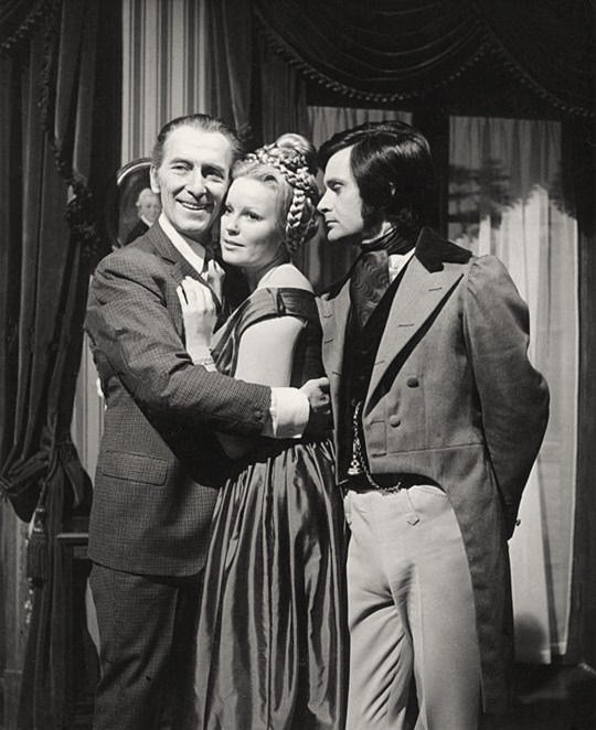 Peter avec Veronica Carlson et Ralph Bates sur le plateau des "Horreurs de Frankenstein" de Jimmy Sangster (1970).