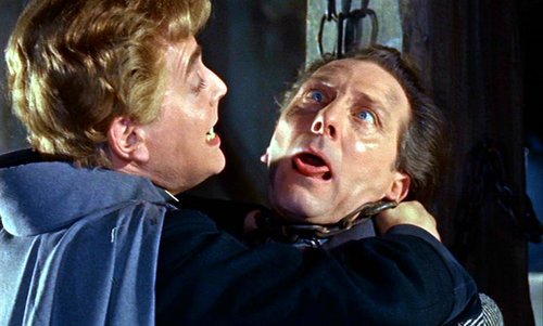 Peter Cushing face à David Peel dans "Les Maîtresses de Dracula" de Terence Fisher (1960), le meilleur film de vampires de la Hammer avec "Le Cauchemar de Dracula".