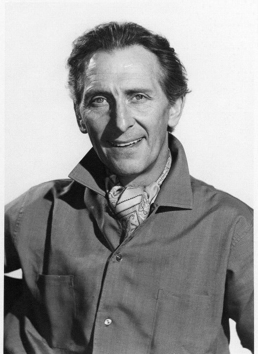 Peter Cushing sur le plateau de "Frankenstein créa la femme"