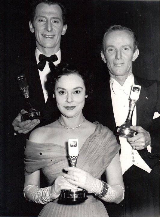 Meilleur acteur de l'année 1953. Aux côtés d'Irene Worth.