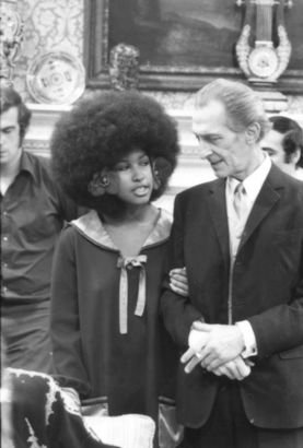 Peter Cushing lors du tournage de "Dracula A.D. 1972"