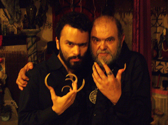 Xé du Cercueil et son "double" à l'époque de sa jeunesse...