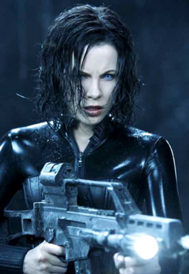 Le PDG de la firme Lakeshore Entertainment vient de confirmer qu'un 4e "Underworld" était bel et bien envisagé. Contrairement à "Underworld 3: Rise of the Lycans", qui est une préquelle, le 4e film serait une suite du 2e épisode.