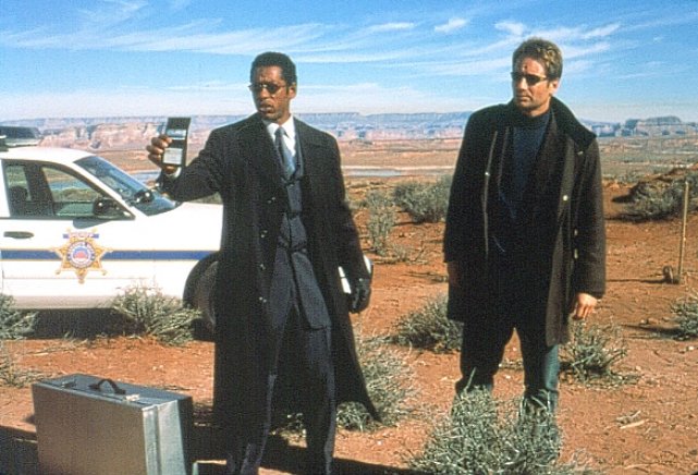 Dans "Misconceptions",  une femme mariée, religieuse et conservatrice  originaire du Sud  reçoit un message de Dieu lui disant d'agir comme une mère de substitution  (suite ci-dessous)