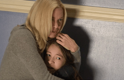 La sortie de "Case 39", un thriller de Christian Alvart avec Renée Zellweger, prévue le 10 avril, a été repoussée au 22 aout, suite à des test-screenings négatives. Certaines scènes seront retournées, le film ayant déjà subi plusieurs montages....(suite c