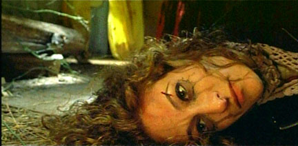 Bruce Campbell et Ellen Sandweiss, partenaire d'"Evil Dead", se retrouvent, plus de 20 ans après, dans un nouveau film d'horreur : "The Horribleness" (suite ci-dessous).