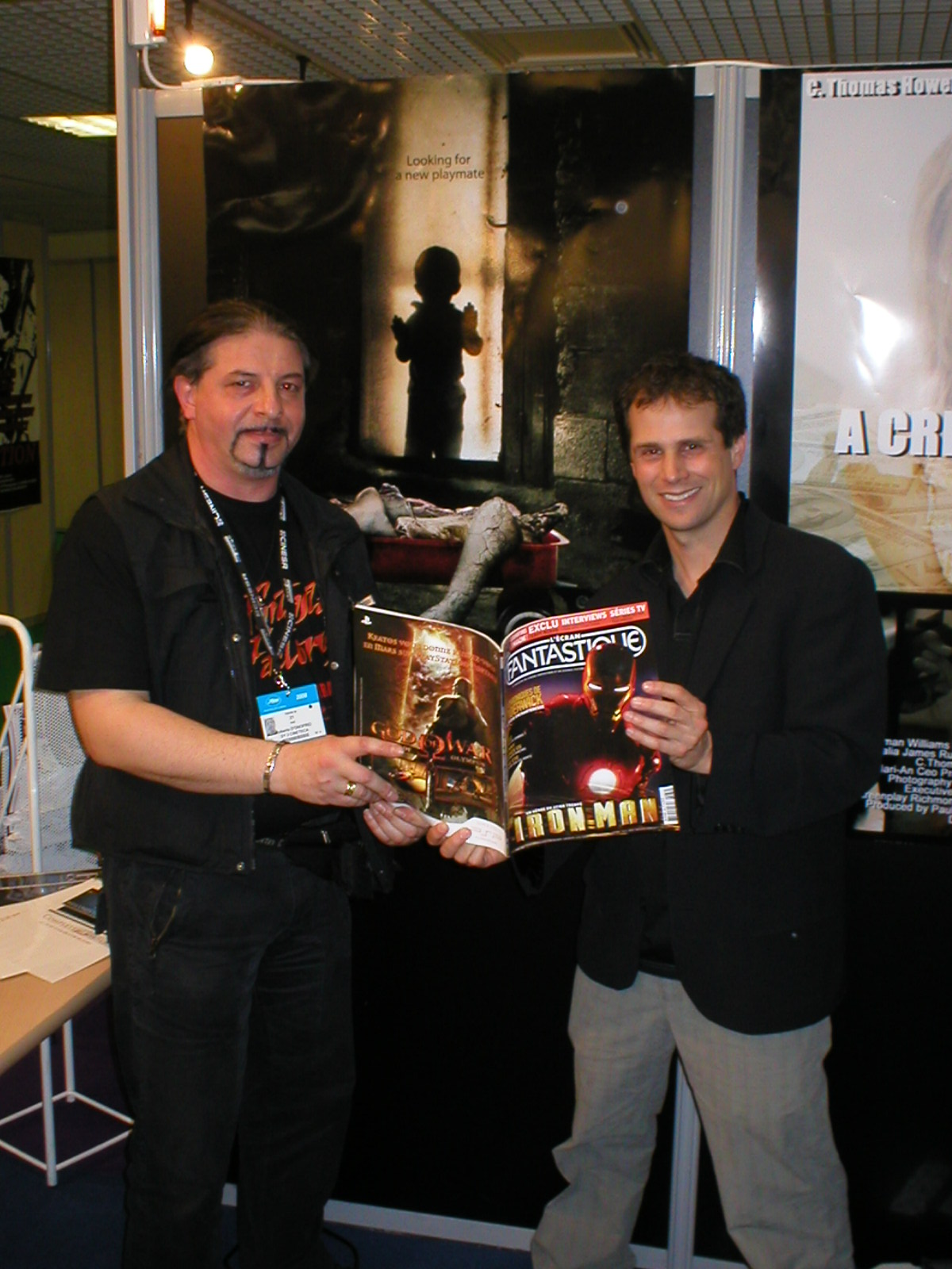 Le réalisateur de "Babysitter Wanted", Michael Manasseri, au Festival de Cannes, en compagnie de notre correspondant italien Roberti D'Onofrio au Festival de Cannes 2008.