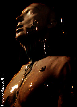 "Double Dose of Terror !!" de Tyler Tharpe est un film d'horreur composé de deux sketches : "Bowling Night" et "Let's Make...a Horror Movie", où des cinéastes vont découvrir que la réalité dépasse la fiction...