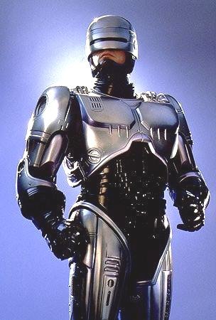 21 ans après, un remake de "Robocop" serait envisagé par la MGM. Rappelons que le film de Paul Verhoeven donna déjà lieu  deux suites  et diverses séries télévisées (voir ci-dessous)
