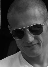 Les firmes britanniques Aria Films et Full Circle Films vont coproduire "The Mortician", un thriller psychologique qui sera tourné en 3D, une histoire de rédemption en forme de conte de fées sombre. Le film sera réalisé par Gareth Maxwell Roberts (ci-dess