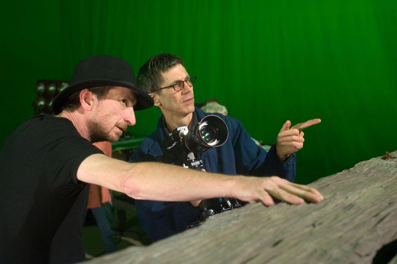 Frank Miller dirigeant le tournage, en utilisant la technique du fond vert, à l'instar de "Sin City", son premier film