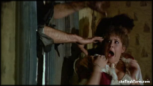 La nouvelle version de "Hell Night", qui vise une simple interdiction aux moins de 13 ans, serait donc, hélas, passablement moins sanglantes que l"original...