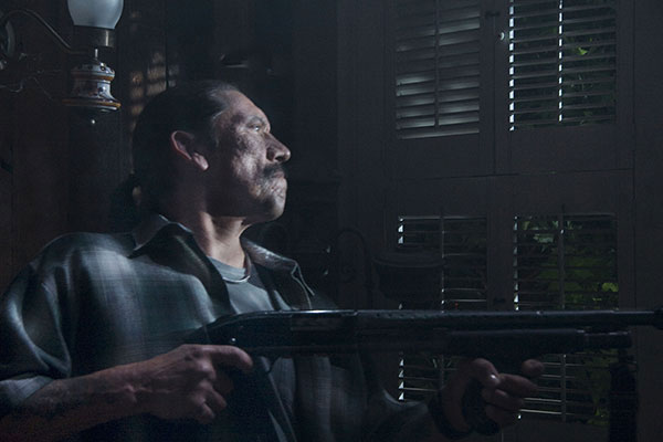 "Alone in the Dark 2" de Michael Roesch et Peter Scheerer nous permet de retrouver, aux côtés de Lance Henriksen, Ralf Moeller, Michael Paré, Bill Moseley et PJ Soles le toujours charismatique et impressionnant Danny Trejo (notre photo)