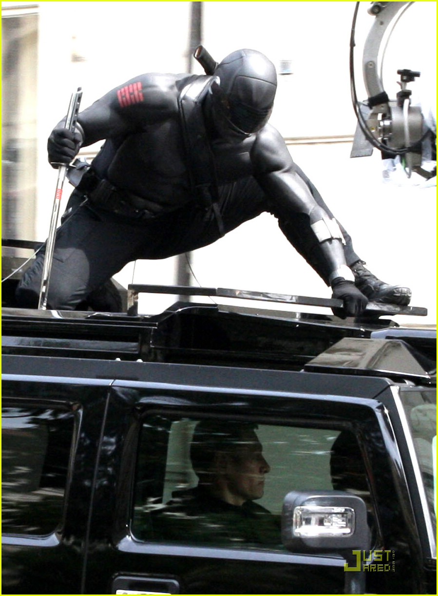 Ray Park incarnant le ninja Snake Eyes dans "G.I. Joe",actuellement en tournage à Prague.