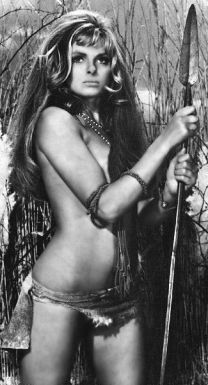 Décès à 65 ans de Julie Ege, l'une des reines de beauté de la Hammer Film (suite ci-dessous)