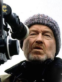 Ridley Scott vient de confirmer son retour au cinéma de SF, pour l'adaptation d'un roman du genre, dont le scénario sera terminé dans un mois. Le titre du film (et du roman) sera communiqué ultérieurement....