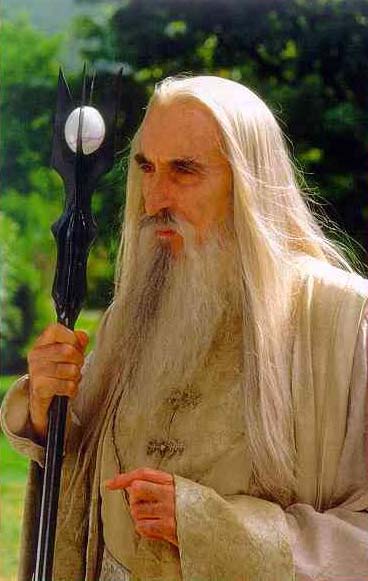 Christopher Lee, âgé aujourd'hui de 86 ans, a déclaré qu'il aimerait interpréter à nouveau Sarouman dans "Bilbo le Hobbit", le double épisode de Guillermo del Torro. Un retour qui semble toutefois peu probable.. A suivre...