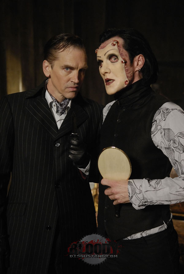 ... ne surprend pas, venant de l'auteur de "Saw" et de "Repo ! The Genetic Opera". Photo ci-dessus : Bill Moseley (Luigi) et Ogre (Pavi) dans "Repo ! The Genetic Opera".