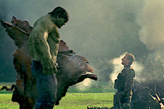 Selon Louis Leterrier, réalisateur de "The Incredible Hulk", le Captain America lui-même fait une apparition dans le film ! On y retrouvera également Robert Downey Jr., alias Iron Man !