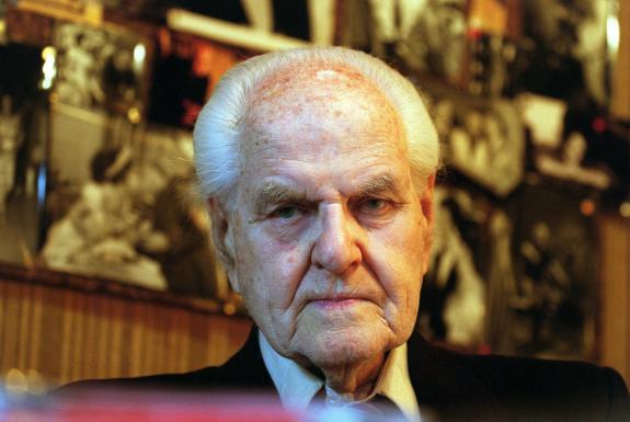 Jean Delannoy, qui avait célébré son 100e anniversaire le 12 janvier, est mort mercredi dernier. Après l'"Eternel Retour", avec Jean Marais et Madeleine Sologne, il signera en 1956 "Notre Dame de Paris"...