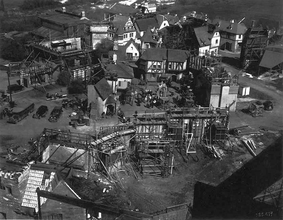 Le village de "La Fiancée de Frankenstein" aux studios Universal
