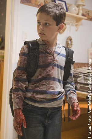 .... chez elle celle avec qui il a dansé toute la soirée,prenant un raccourci à travers les bois. Ses intentions deviennent soudain sombres et il s'apprête à violer la jeune fille, lorsqu'apparait un petit garçon (suite ci-dessous)