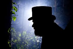 C'est la semaine dernière qu'a eu lieu à Rio de Janeiro l'avant première de "Encarnaçao do Demonio" ("Embodiment of Evil"), le Ier film d'horreur de José Mojica Marins depuis 30 ans (suite ci-dessous).