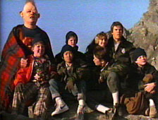 Annoncée depuis des années, la rumeur d'une suite de "Goonies" refait surface. Des scénaristes seraient à l'oeuvre pour cette production Warner, où l'on retrouverait une partie du casting d'origine.....