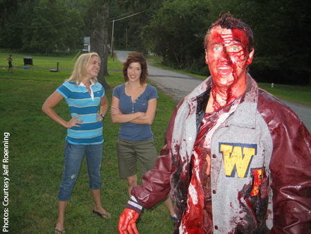 Le nouveau-venu Jeff Roenning a dirigé en HD le shocker "Hot Baby !," où Jim Cavanaugh (Adam Scarimbolo), un jeune homme timide du New Jersey vivant avec son père passablement dérangé (Greg Travis, "Toolbox Murders")....