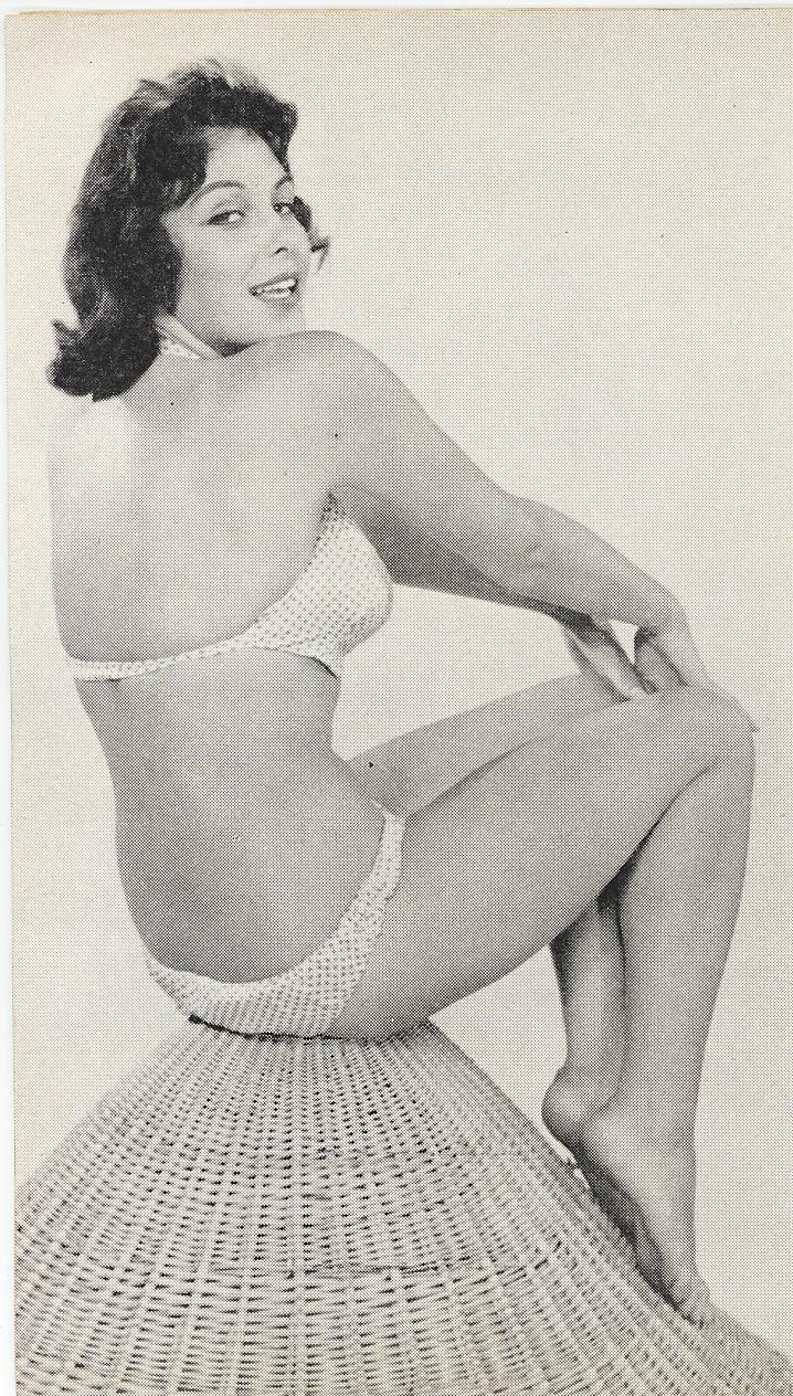 Marie Devereux fut, à 16 ans, mannequin nu pour Harrison Marks, puis danseuse nue au Windmill Theatre de Londres avant d'être remarquée par la Hammer, où elle tourna la moitié de ses films.
