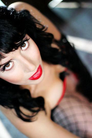 Bianca Barnett (actrice de films d'horreur)(une interview de cette jeune comédienne a été publiée  dans l'EF)