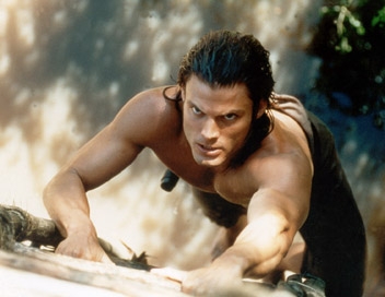 .... Moins heureux fut sa coproduction avec Village Roadshow, en 1998 : "Tarzan et la cité perdue", avec Casper Van Dien (ci-dessus).