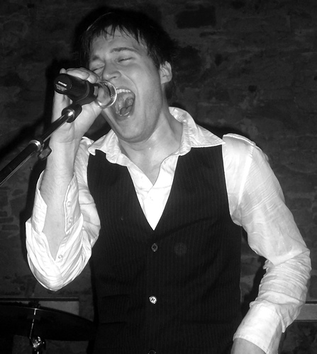 LE ROCKER SHAWN CHRISTENSEN VEND SON "KARMA" (voir ci-dessous)