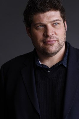 Brad William Henke a révélé que l'oncle Frank du Captain Kirk dans le prochain "Star Trek" serait un "alcoolique abusif"....Plutôt inhabituel dans l'univers de "Star Trek"....!