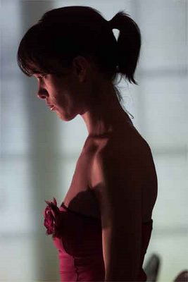 James Russo (La 9e Porte) et Tracy Coogan (Zombie Honeymoon)(notre phto) seront les vedettes du thriller psychologique "Dark Woods" (suite ci-dessous)