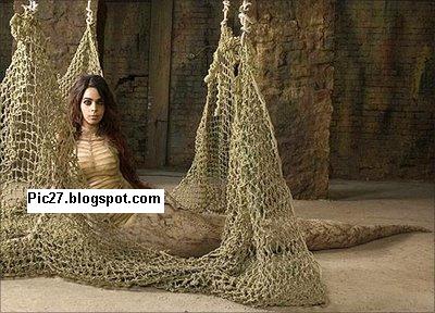 ... C'est Robert Kurtzman (réalisteur de "Wishmaster" et de "The Rage") qui dirige les SFX via sa firme Precinct 13.