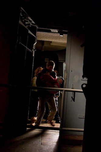 Thriller d'action anglais de Jonathan Glendering, dont c'est le second film, écrit par  le tandem père et fils John et Peter Adams, S.N.UB! se situe après une attaque nucléaire terroriste sur Londres (suite ci-dessous)