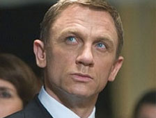 Bien qu'il ait signé un contrat pour tourner 4 "James Bond", Daniel Craig n'est pas sûr de rempiler pour le volet suivant "Quantum of Solace" (voir ci-dessous)
