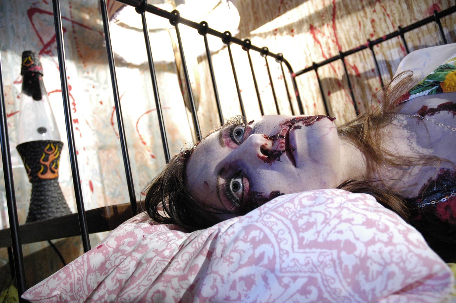 "Smash Cut," du Québécois Lee Demarbre, est une comédie d'horreur qui se veut un hommage au maître Herschell Gordon Lewis (suite ci-dessous)