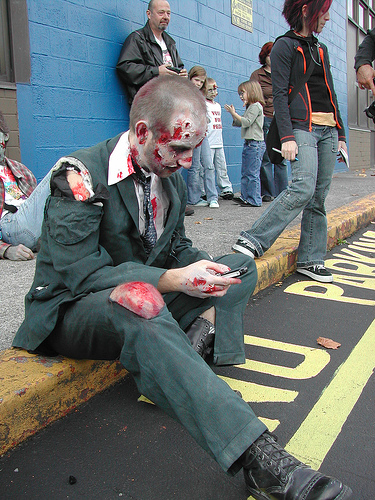 "The Corporate Zombie Killer" est une comédie d'horreur écrite par James Biederman et John Plummer (suite ci-dessous)