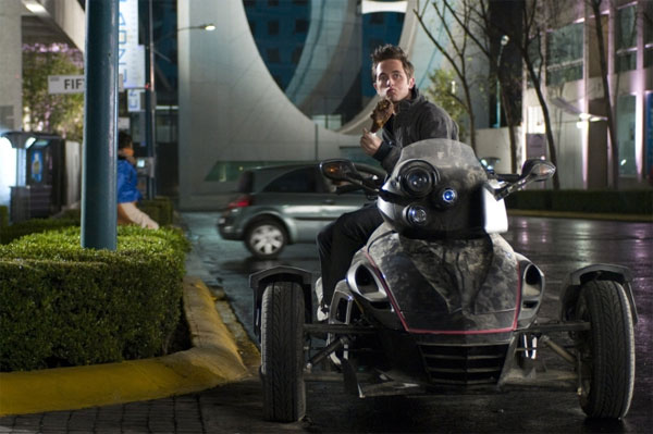 C'est le 8 avril que nous découvrirons le "Dragonball" de James Wong, ayant pour vedettes Justin Chatwin, Emmy Rossum et James Marster, où un guerrier doté de super-pouvoirs, protège la Terre de Piccolo et ses sbires, déterminés à dominer l'univers...