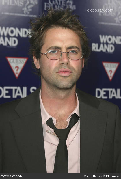 Auteur et réalisateur de "Wonderland" en 2003, avec Val Kilmer et Kate Bosworth, James Cox s'est vu confier par Joel Silver la réalisation de "The Summoner",  film d'horreur psychologique à tendance locevraftienne (suite ci-dessous).