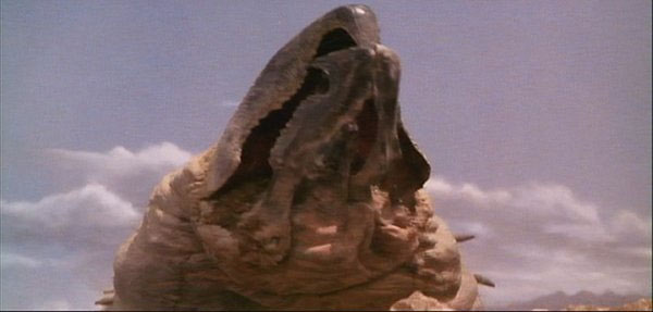 .... L'oeuvre s"intitulera "Tremors : The Thunder from Down Under". Ce sera soit une suite, soit un remake de l'original.