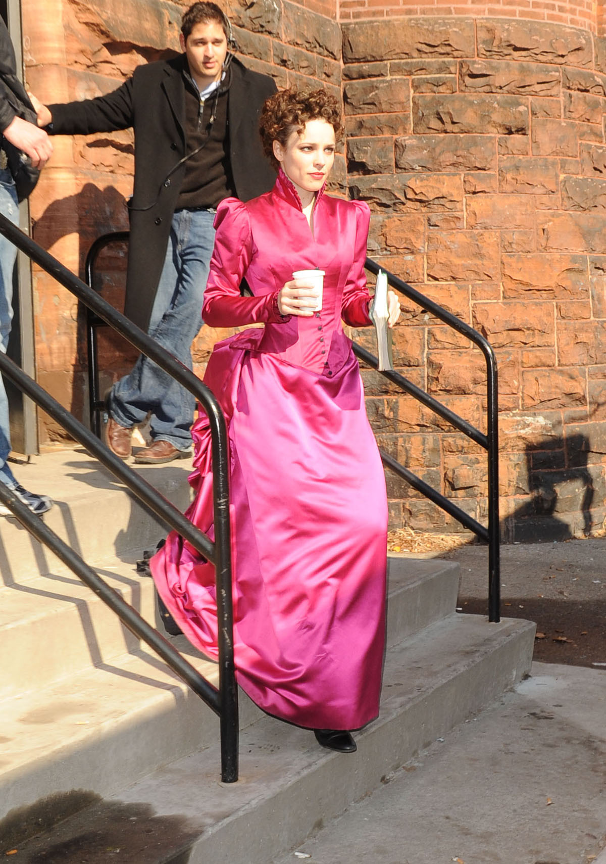 Rachel Adam, sur le tournage, interprète Irene Adler, un personnage apparu dans "Un scandale en Bohème" publié en 1891.