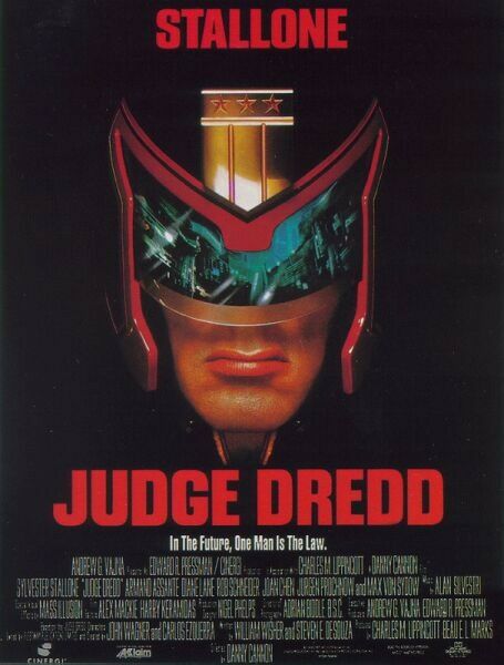 L'échec d'un premier film en 1995 (avec Sylvester Stallone) n'empêche nullement les producteurs, en l'occurrence 2000 AD, Rebellion et DNA Films, d'envisager un nouveau "Judge Dredd", personnage créé en 1977 par John Wagner et Carlos Ezqerra.