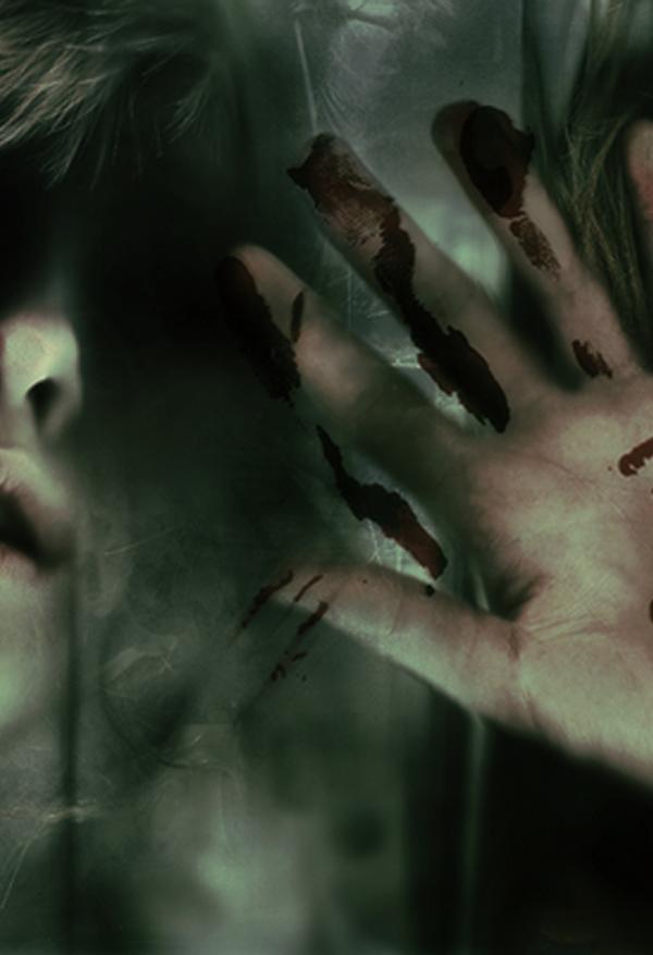 La productrice Linda Craddock vient de s’impliquer dans plusieurs films fantastiques ou d'horreur cette année, tels "Monsterpiece Theatre", "Projections"' oui "Prey To God" (suite ci-dessous).